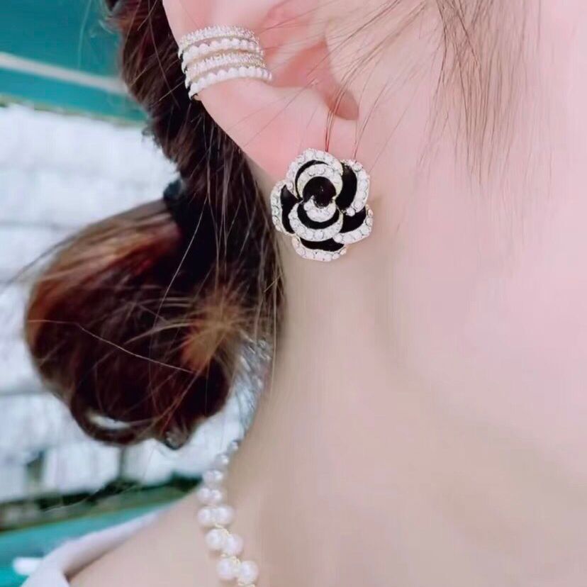 2022 New Fashion Rose Stud Earrings 925 Silver Needle TikTok Hot Earrings for Women Temperament Wild Simple Eardrops